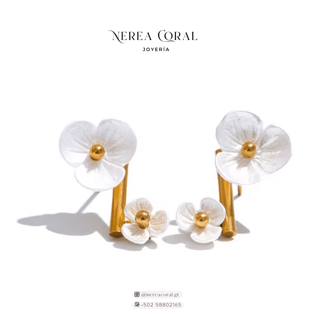 aretes de flores blancas acero gt